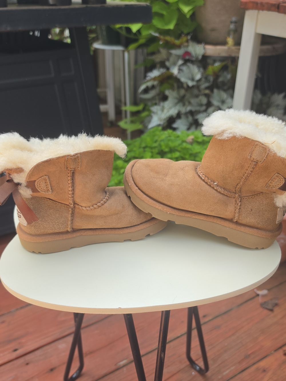 UGG Kids Chestnut Suede Shearling Booties With Bows Size 10. 2